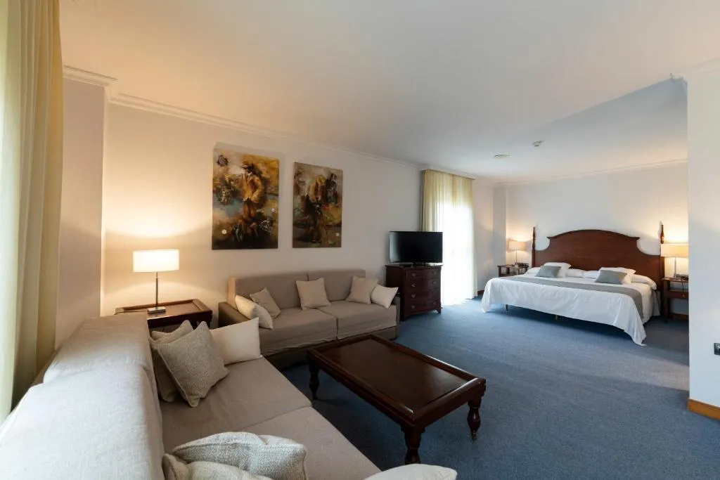JUNIOR SUITE DELUXE Room, Silken Antequera Hills, Andalucia
