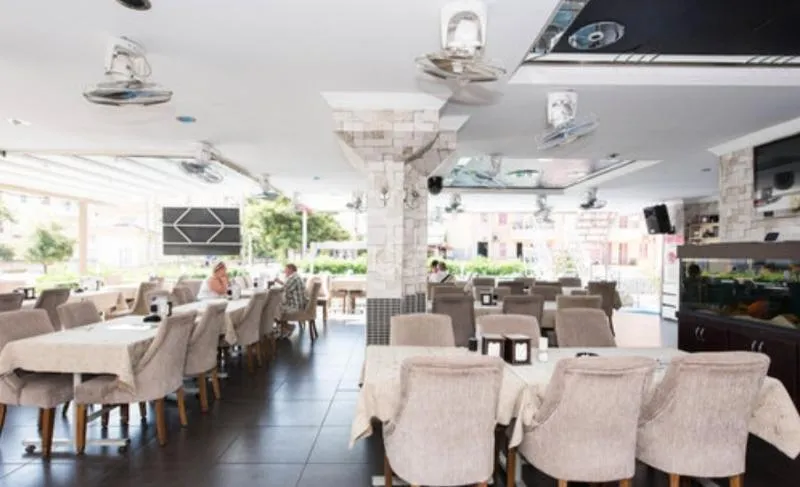 Restaurant, Club Dante, Dalaman