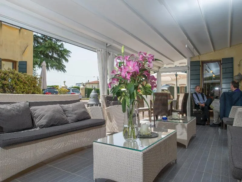 Terrace, Venice Resort Airport Hotel, Venice