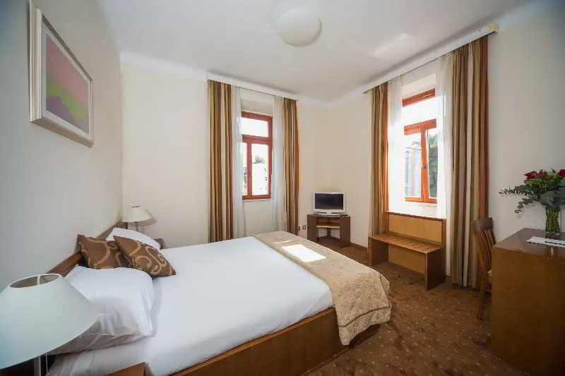 Room, Zagreb, Dubrovnik
