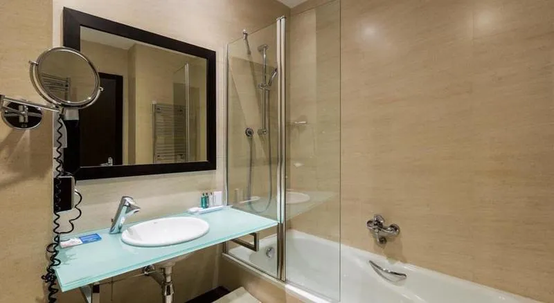 Room, LCB Fuenlabrada, Madrid