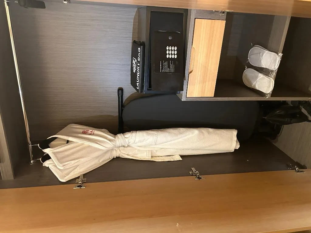 JUNIOR SUITE ONE BED Room, Peony Hotel Dubai, Dubai