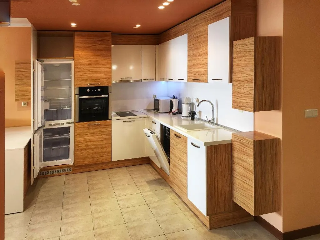 APARTMENT THREE BEDROOMS Room, Casa Real, Bourgas
