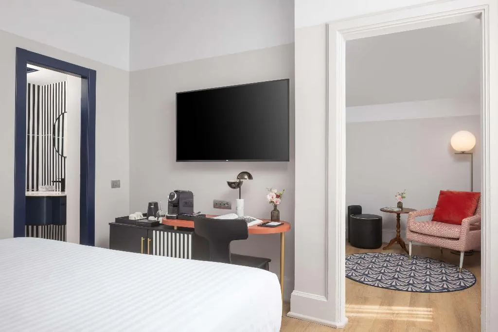 Room, Anglo American Hotel Florence, Curio Collection, Florence