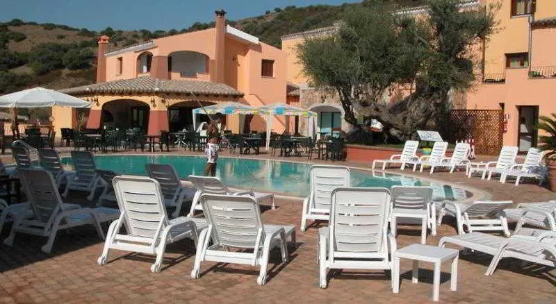 Pool, Residence Li Troni, Olbia