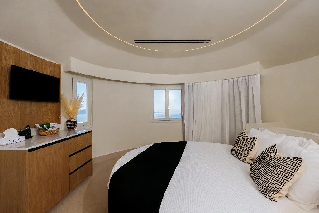 SUITE WITH VIEWS Room, Rocabella Santorini Hotel & Spa, Santorini