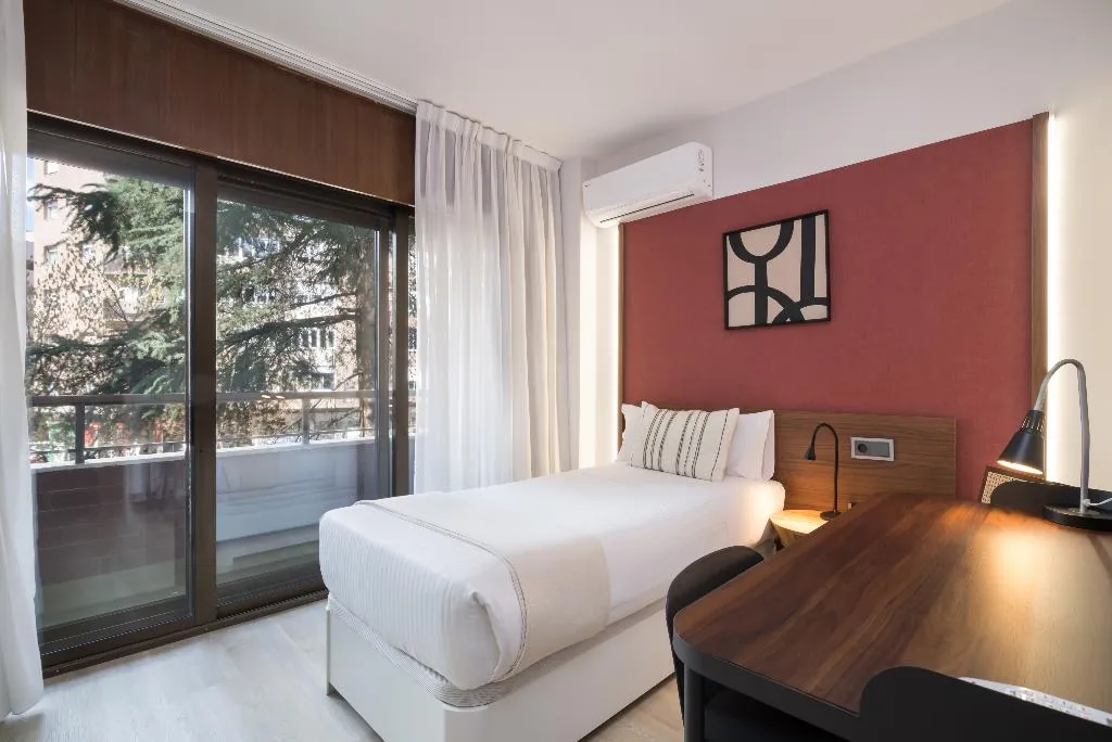 SINGLE WITH BALCONY Room, Roisa Hostal Boutique, Madrid