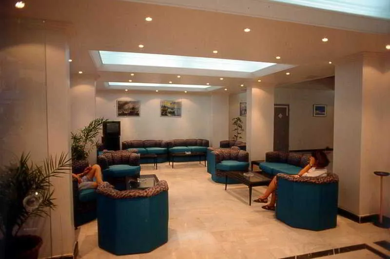 Lobby, Myra, Dalaman