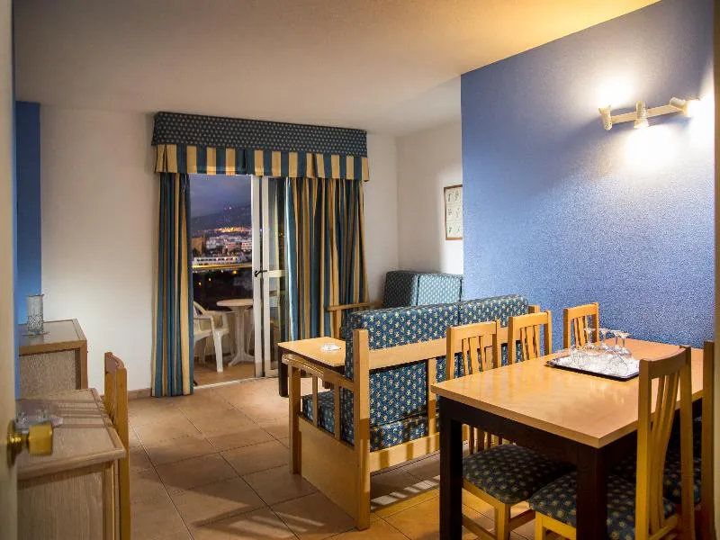 APARTMENT CAPACITY 7 THREE BEDROOMS Room, Oro Blanco Apartments, Tenerife