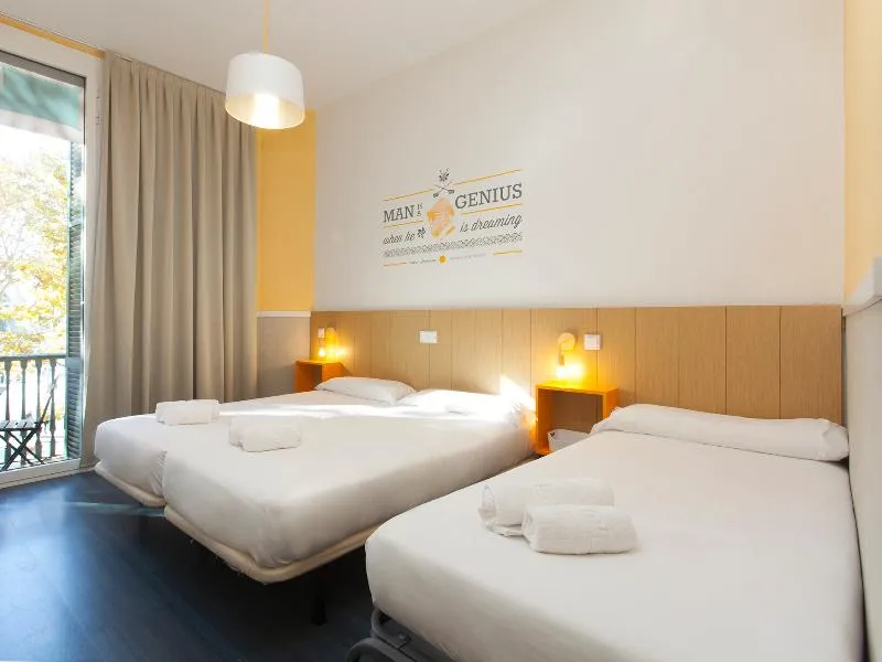 TRIPLE STANDARD Room, Ramblas by Pillow, Barcelona