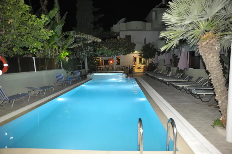 Pool, Anseli, Rhodes