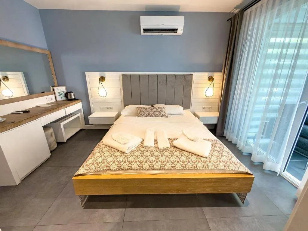 Room, Un Amor Hotel, Dalaman