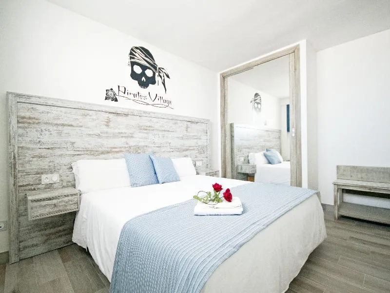 APARTMENT CAPACITY 4 ONE BEDROOM Room, Pirates Village, Majorca