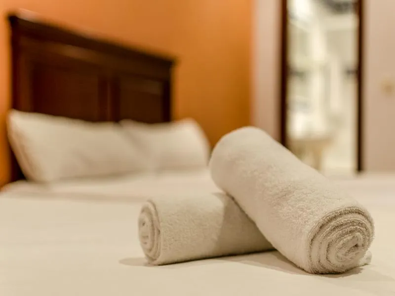 Room, Baco, Seville