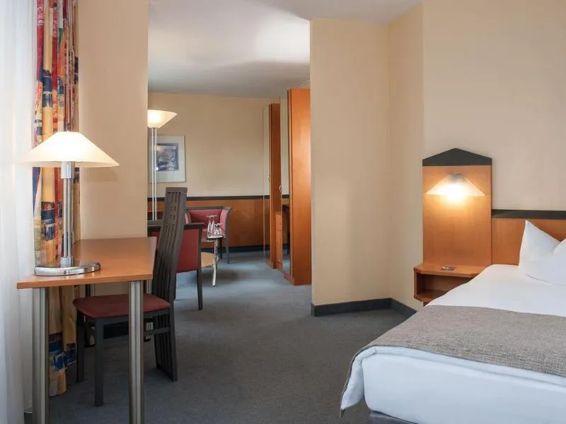 Room, Hotel Victor's Residenz Hotel Berlin Tegel, Berlin