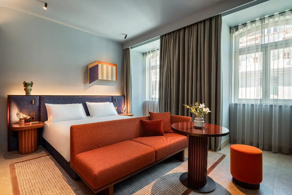 SUITE KING SIZE BED Room, Andaz Lisbon, Lisbon