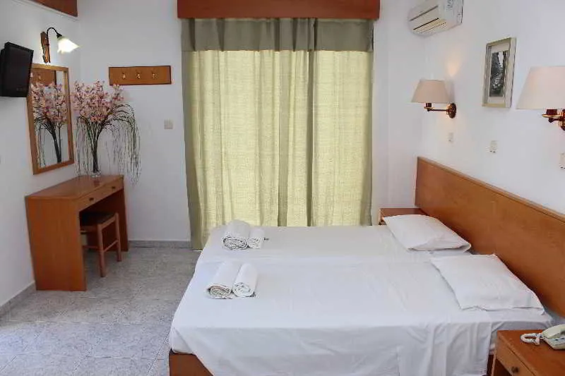 Room, Elarin, Rhodes
