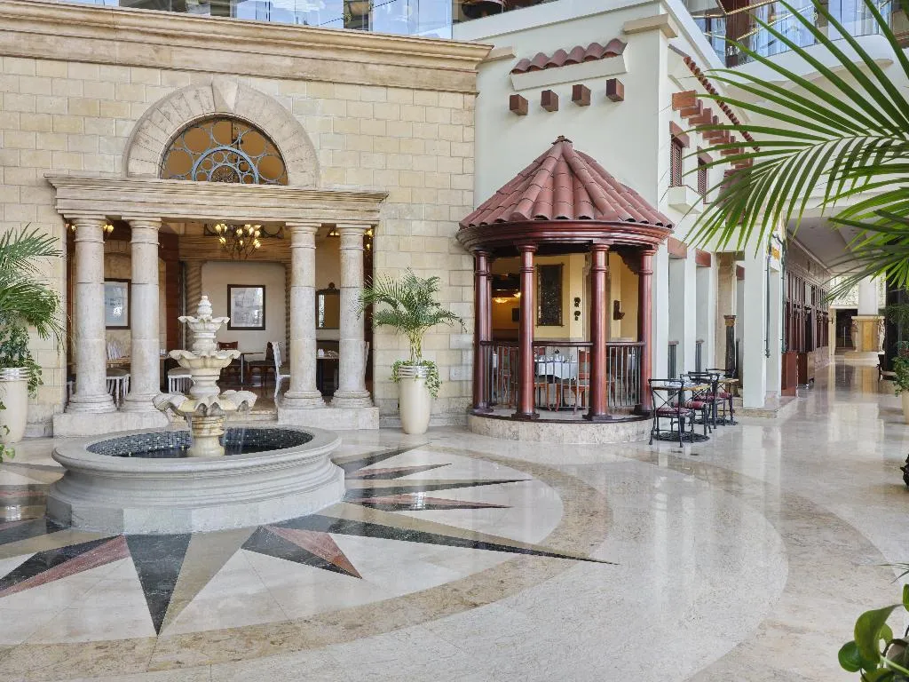 Restaurant, Hilton Cairo Grand Nile, Cairo