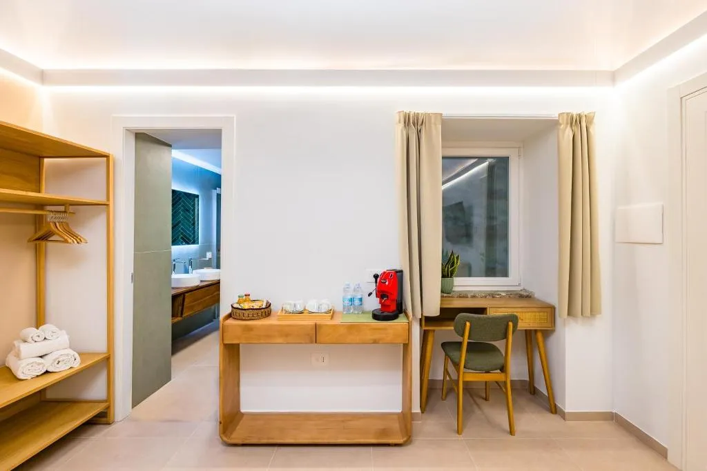 TRIPLE STANDARD Room, Borgo Vergini Garden, Naples