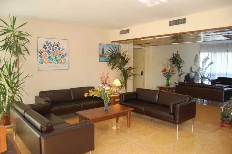 Lobby, Ascot, Florence