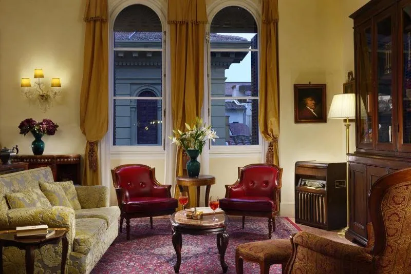 Lobby, Pendini, Florence