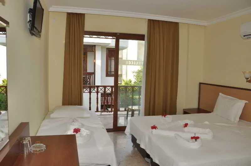 Room, Felice, Antalya