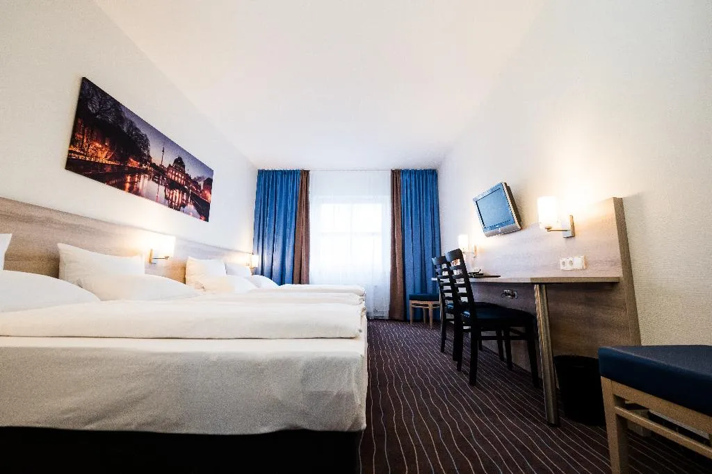 QUADRUPLE COMFORT Room, Amber Econtel Berlin Charlottenburg, Berlin