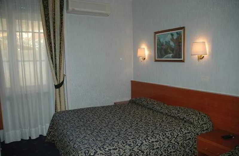 Room, Galeno, Rome