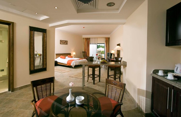 Swiss Inn Pyramids Golf Resort ****, Cairo