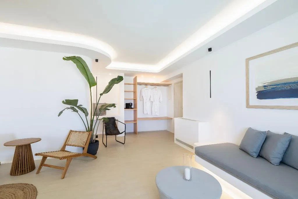 SUITE DELUXE GARDEN VIEW Room, Zannos Melathron Hotel By Omilos Hotels, Santorini