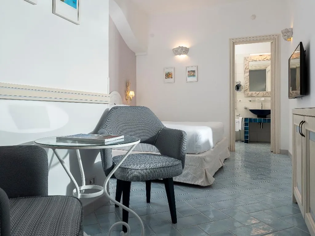 DOUBLE SUPERIOR WITH TERRACE Room, Casa Mariantonia, Naples