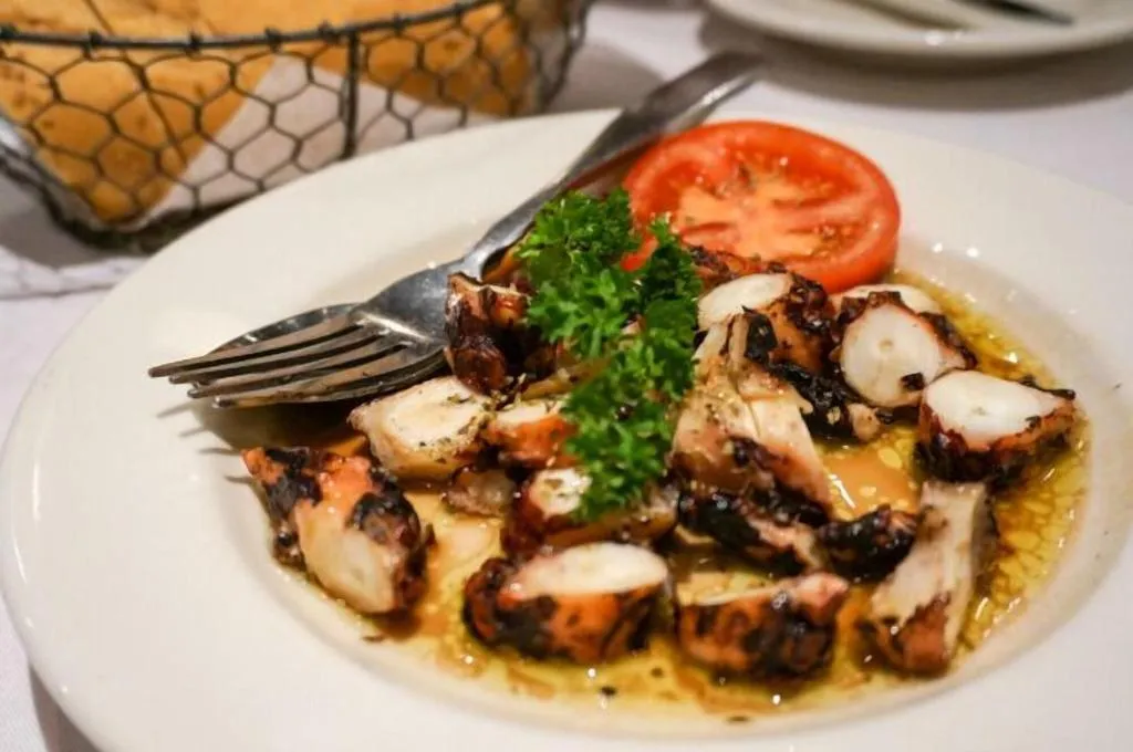 Restaurant, Pierhouse Hotel In Gouvia, Corfu