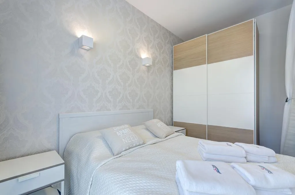 APARTMENT CAPACITY 4 ONE BEDROOM Room, Dom & House Apartments Baltiq Plaza, Gdansk