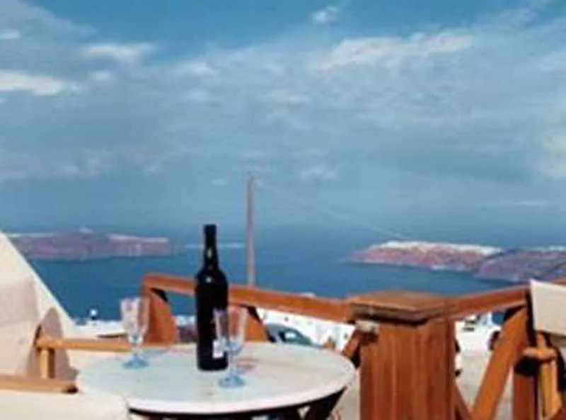 Bar, Merovigliosso Studios and Apts., Santorini