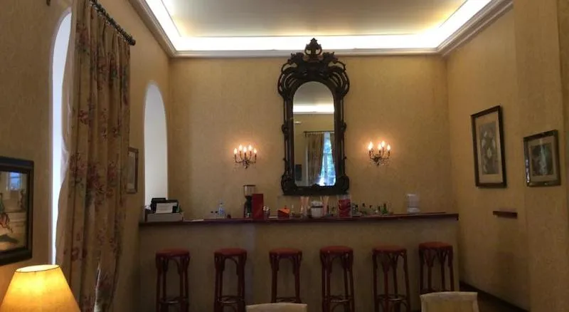 Bar, Cavalieri, Corfu