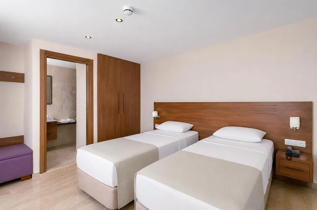 TWIN DELUXE POOL VIEW Room, Altamare By Luna Collection, Izmir