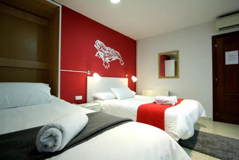 QUADRUPLE WITH SHARED BATHROOM Room, Artistic Hostel BCN, Barcelona