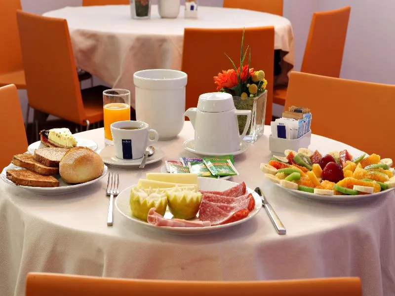 Restaurant, Hotel Des Etrangers, Milan