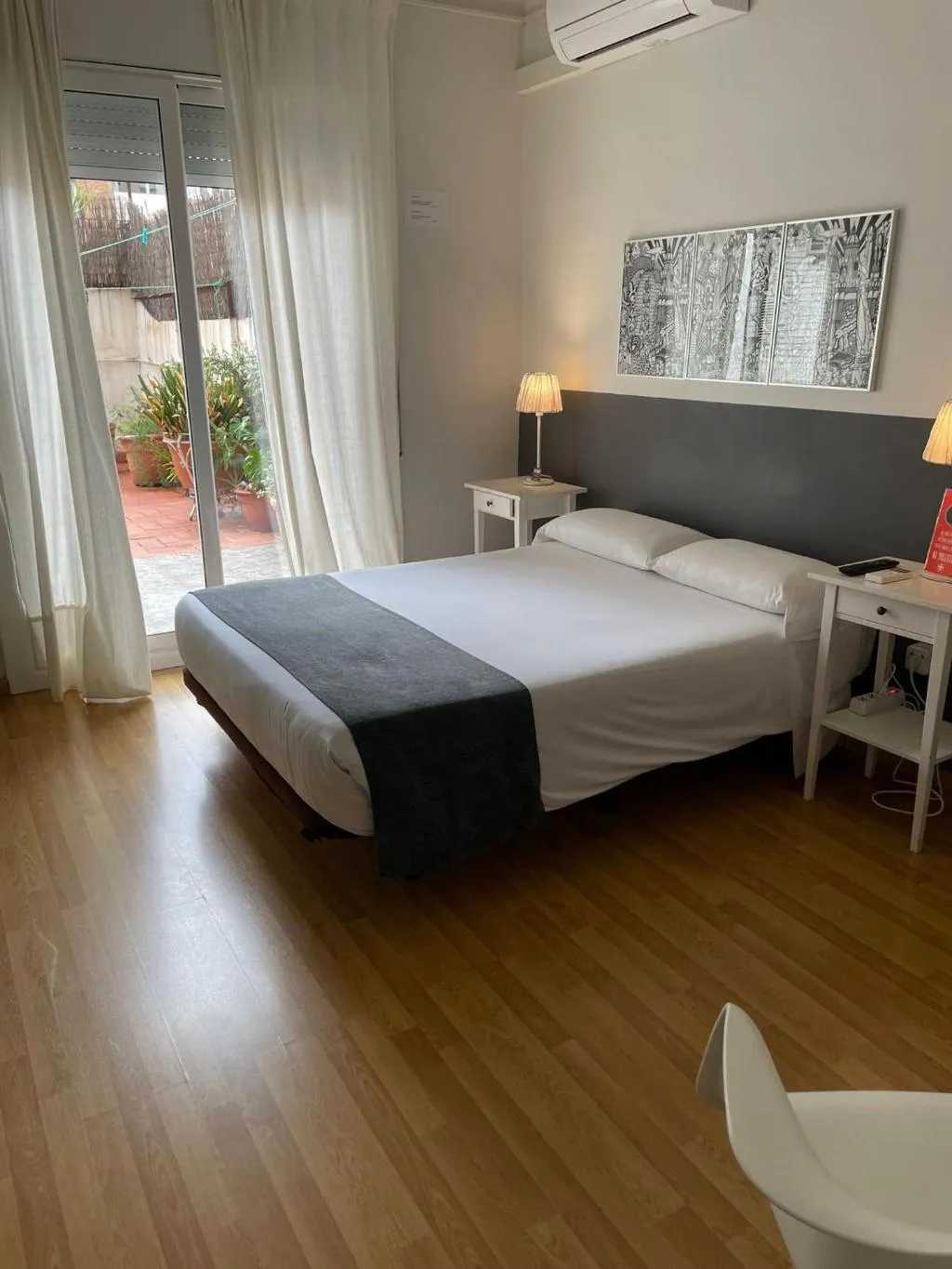 General view, Hostal El Ninot, Barcelona