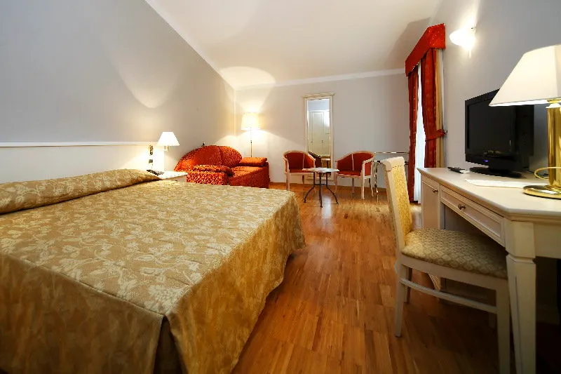 TRIPLE STANDARD Room, Hotel Terminal Milano, Milan