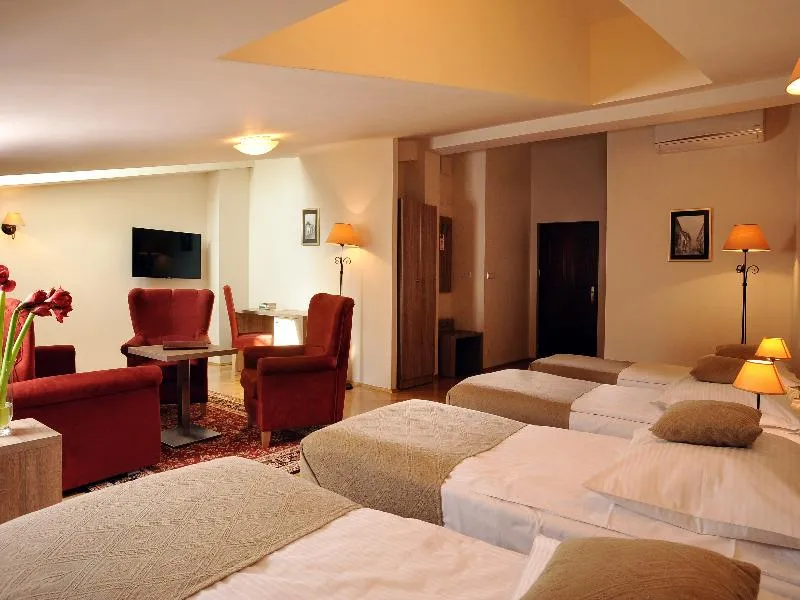 QUADRUPLE STANDARD Room, Hotel Santi, Krakow