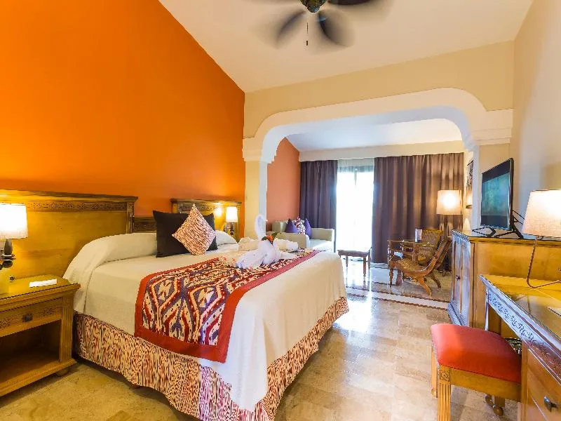 JUNIOR SUITE STANDARD Room, Grand Palladium Colonial Resort & Spa All Incl., Cancun Area