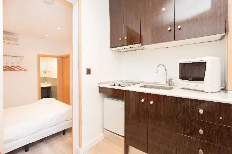 STUDIO STANDARD Room, AinB Las Ramblas-Colón Apartments, Barcelona