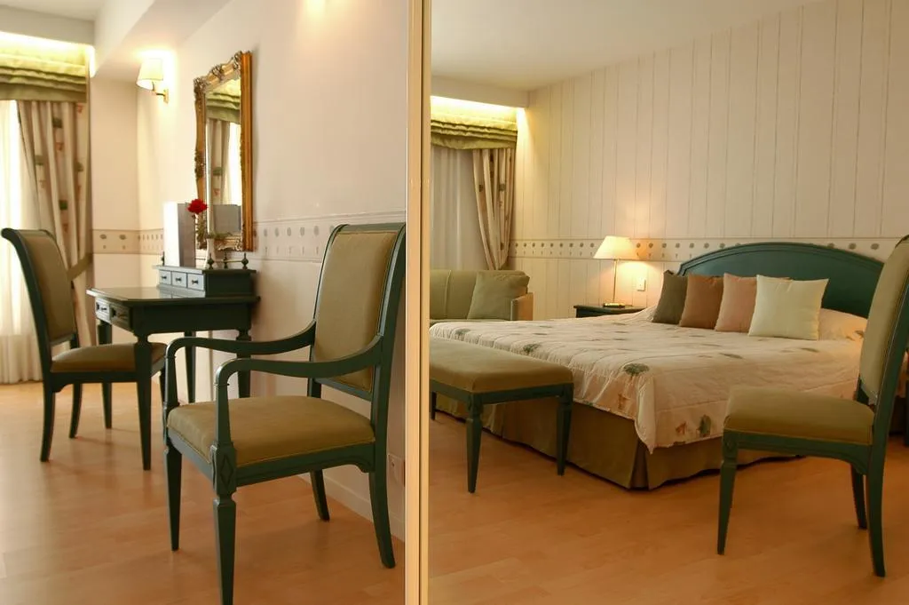 TRIPLE STANDARD Room, Poseidon Palace, Athens