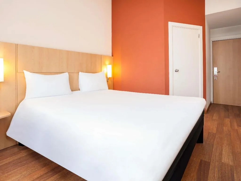 DOUBLE WITH DOUBLE BED Room, Ibis Madrid Calle Alcala, Madrid