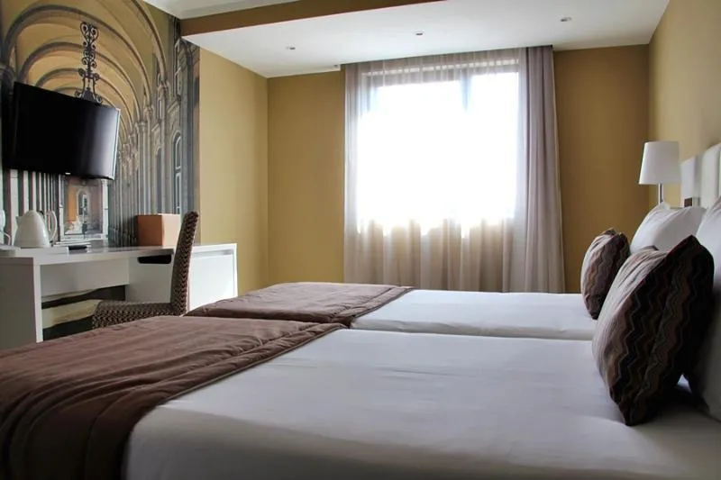 TWIN STANDARD Room, Masa Hotel Almirante, Lisbon