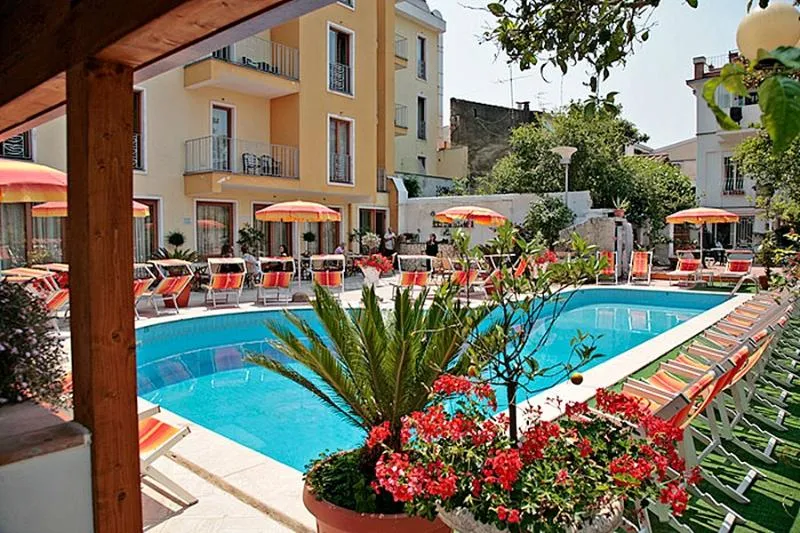 Pool, Albatros, Naples