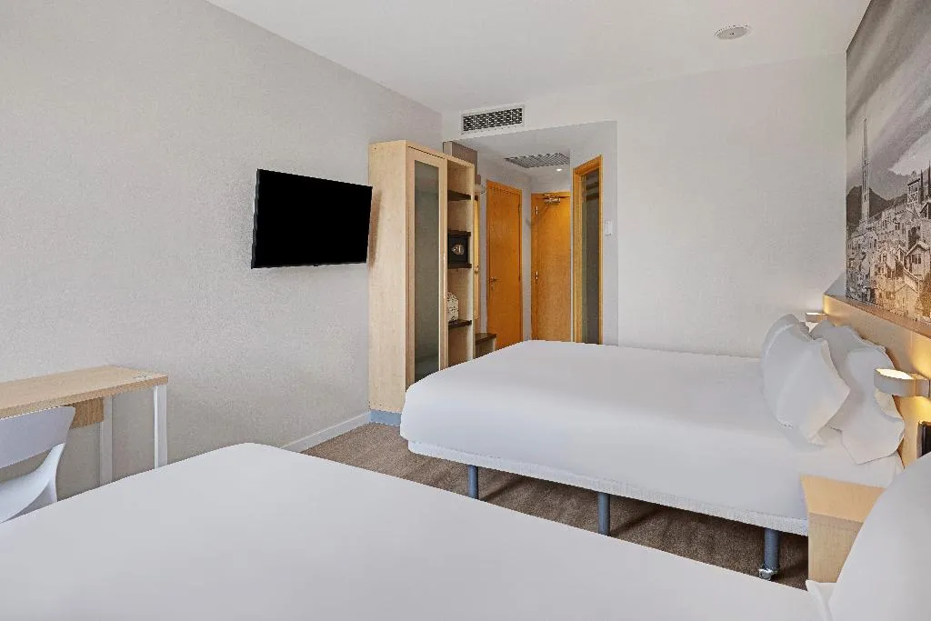 Room, B&B HOTEL Girona 3, Costa Brava