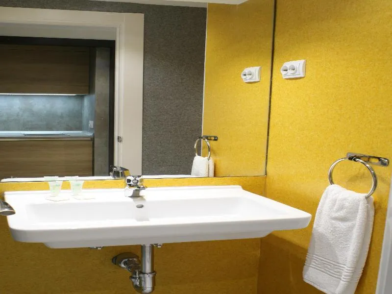 APARTMENT CAPACITY 7 Room, Apartamentos Recoletos, Madrid