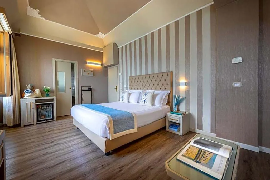 JUNIOR SUITE STANDARD Room, Hotel Metropole, Cagliari